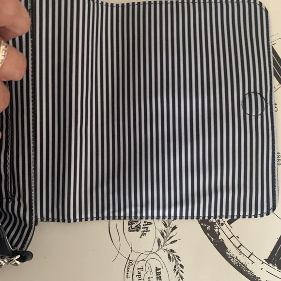 Disney Japan, Mickey Mouse, Crossbody, handbag purse. - Picture 4 of 12